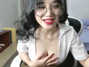 Thiếu nữ vn phát live show hàng chill chill